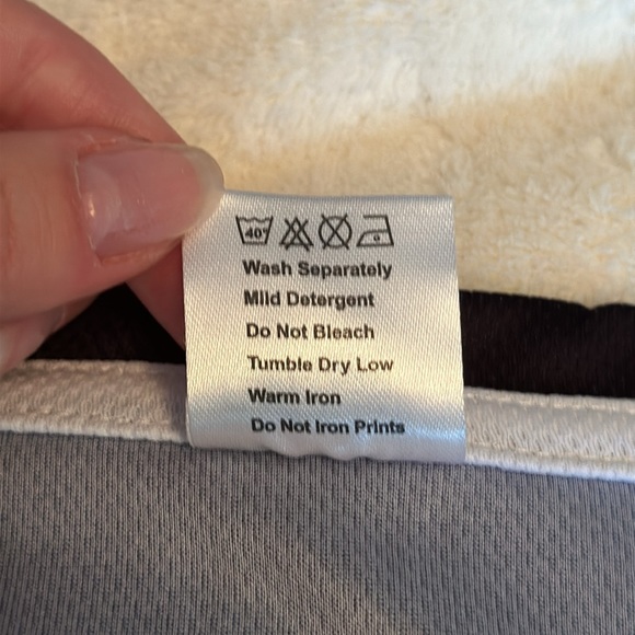 Pittsburgh 2022 5k race shirt (women’s size S) - Picture 5 of 5